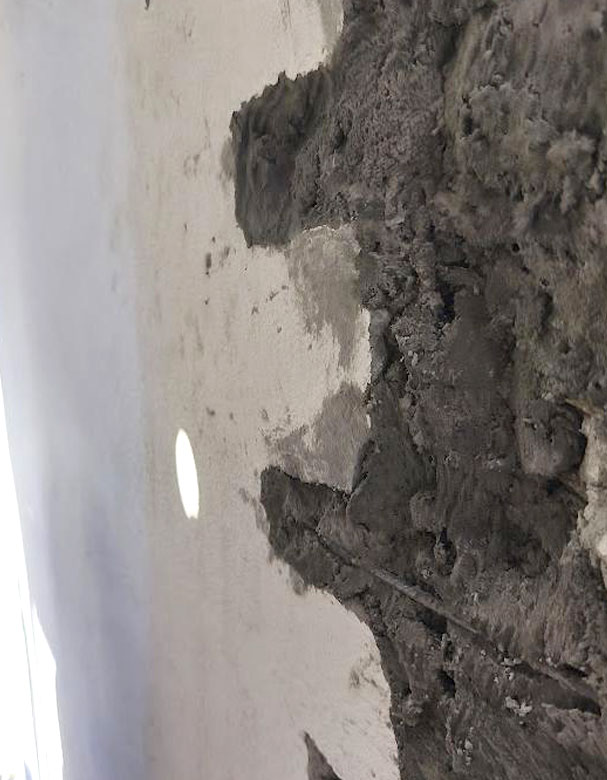 Agrafes horizontales et rebouchage avec sous-enduit Parmurex®